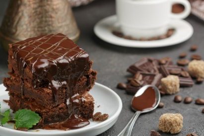 tips to overcome sweet cravings - a piece of chocolate cake | BookDoc