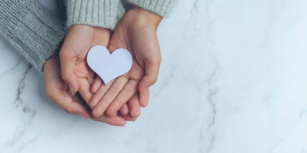 paper-heart-put-couple-s-hands-marble-table_1150-26198 ways to Love your Heart