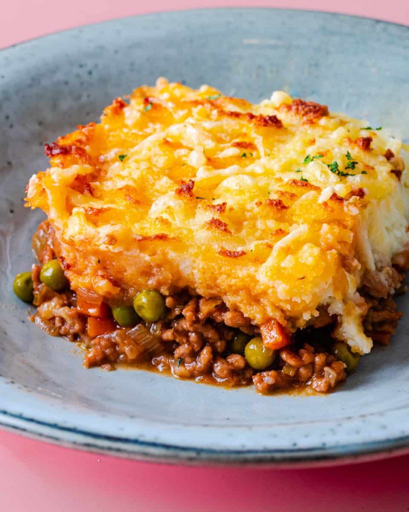 Who says holiday treats can’t be wholesome? Discover how this Festive Healthy Cottage Pie brings comfort and flavour without the guilt. Click to read the full recipe and enjoy a healthier, festive twist!